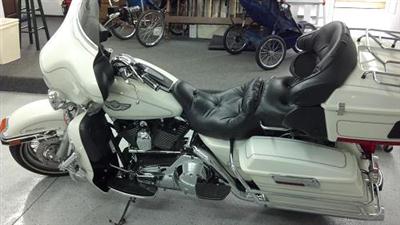 Photo of a 2003 Harley-Davidson&reg; FLHTCUI Ultra Classic® Electra Glide®