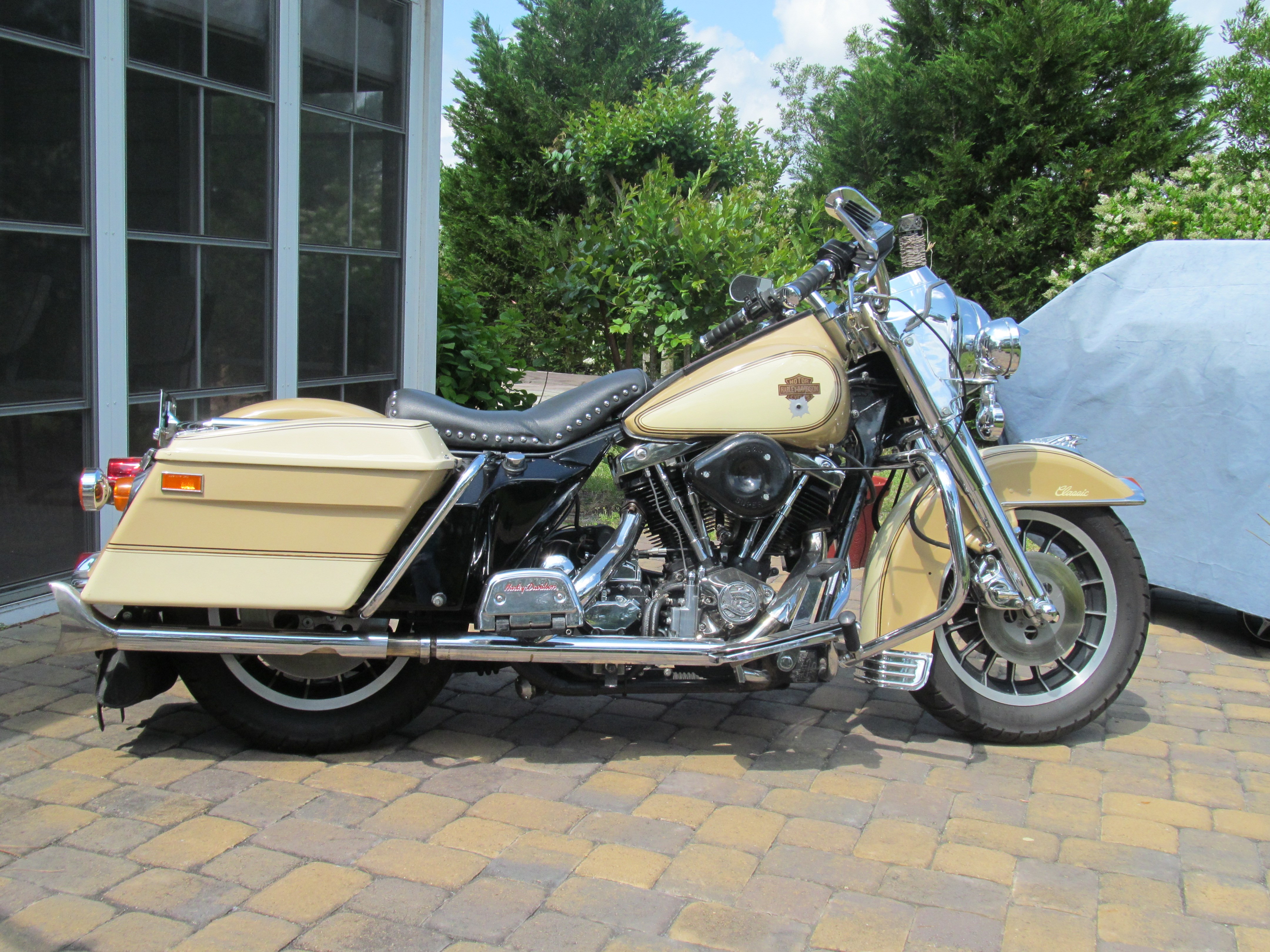 1983 HarleyDavidson® FLHT Electra Glide® (2 tone tan), Wilmington