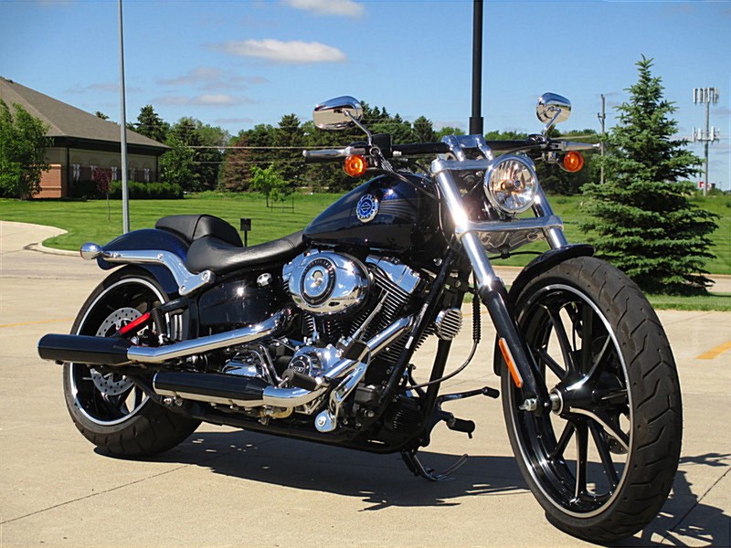 2013 HarleyDavidson® FXSB Softail® Breakout™ (MIDNIGHT BLUE PEARL